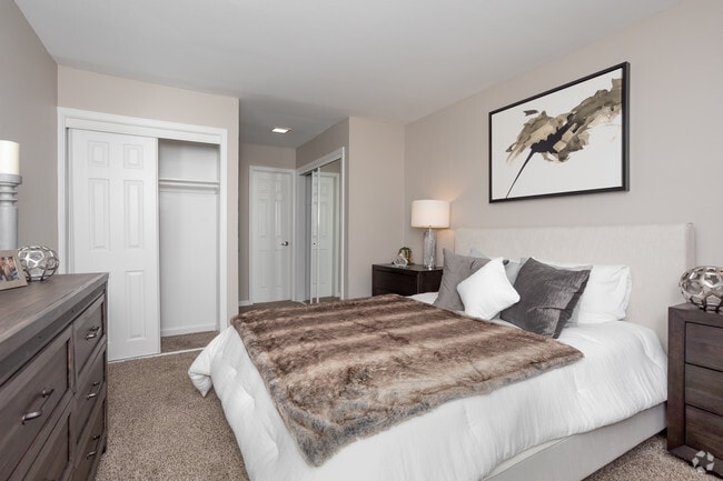 1BR, 1BA - 672 SF