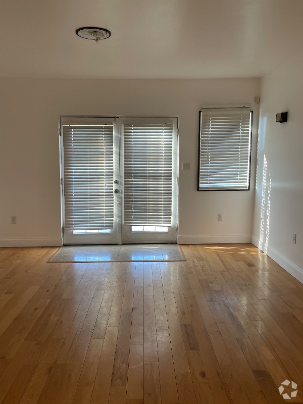 Building Photo - 1425 W Baltimore St Rental