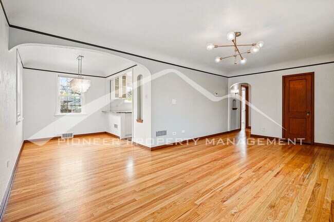 Photo - Spacious Home with Washer/Dryer and Centra...