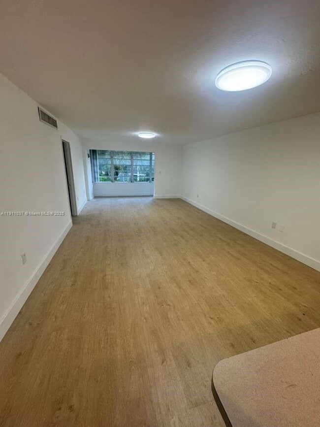 Photo - 1550 NE 191st St Unit 310