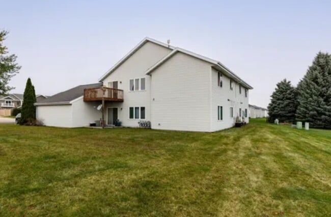 Amplio patio con terraza y orientación sur. - 1121 Stonewood Xing Unidad #3