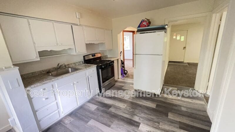 Photo - 2509 Farkas Place