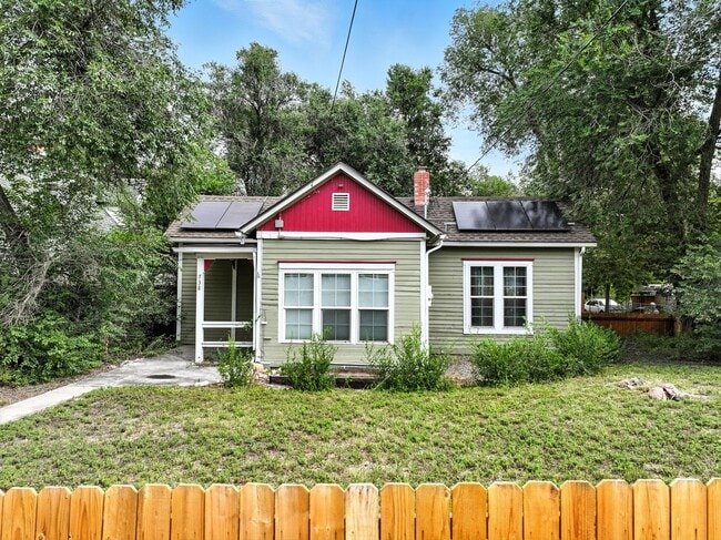 Building Photo - Beautifully Renovated Home with Modern Com...