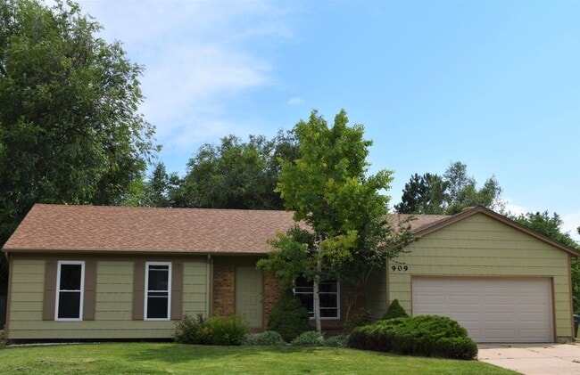 Building Photo - Lafayette Ranch on a Spacious Lot - Available Early June