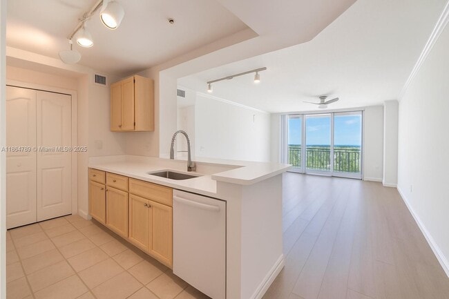 Photo - 2665 SW 37th Ave Unidad 1508 Rental
