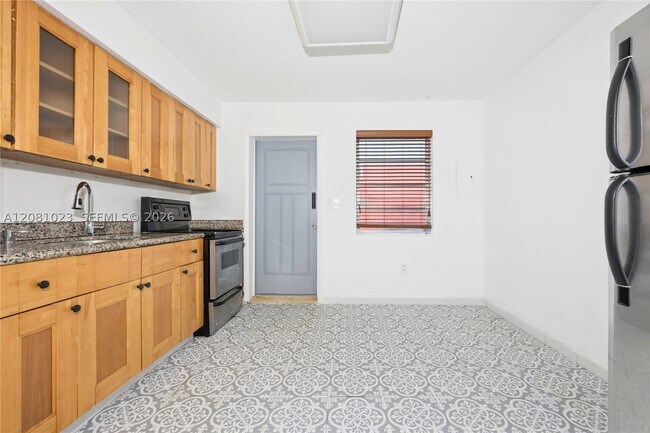 Photo - 2928 Louise St Unit 30