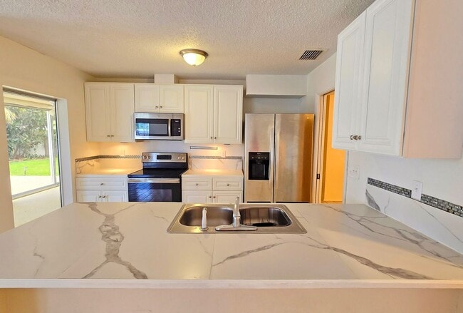 6545 Waterford Cir