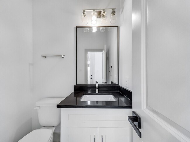 Photo - 2410 Vaughn St