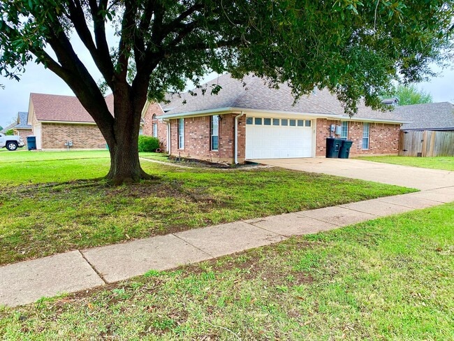 Photo - ** Beautiful 4/2 in Golden Meadows **