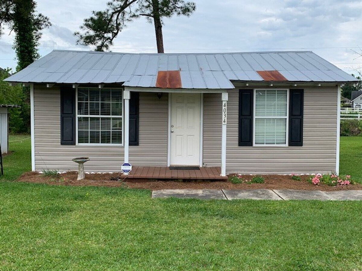 Photo - 2 Bedroom/1 Bath Home off Old Pine Rd