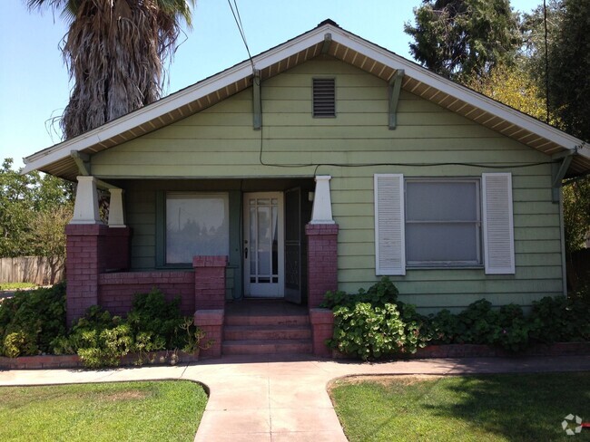 Building Photo - Stockton Country Home