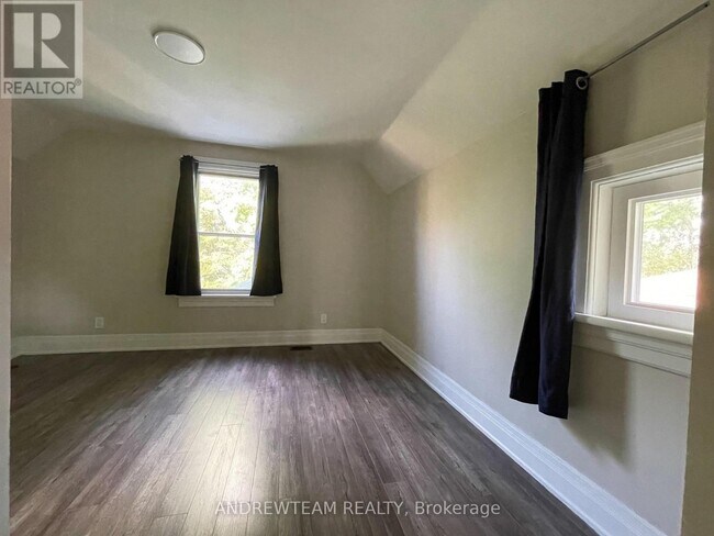 Photo - 3 Church St S