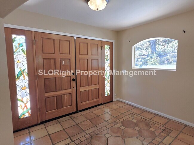 AVAILABLE NOW - 3 Bed/2.5 Bath Atascadero Home expansive property