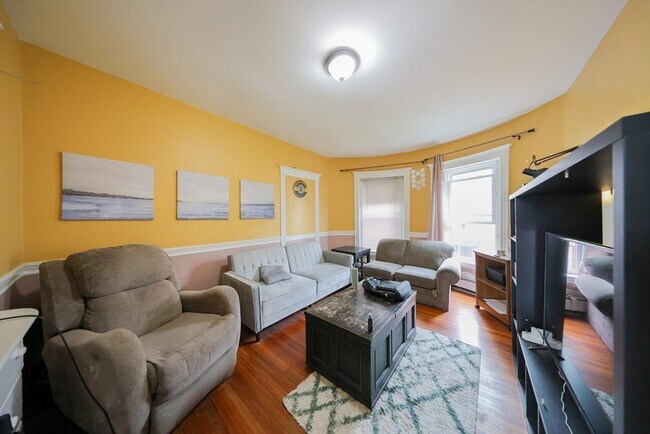 Building Photo - 62 Empire St Unit 2 Rental