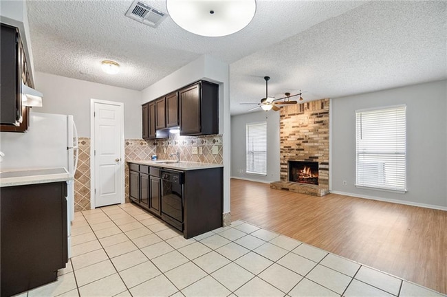 Photo - 2107 Courtney St