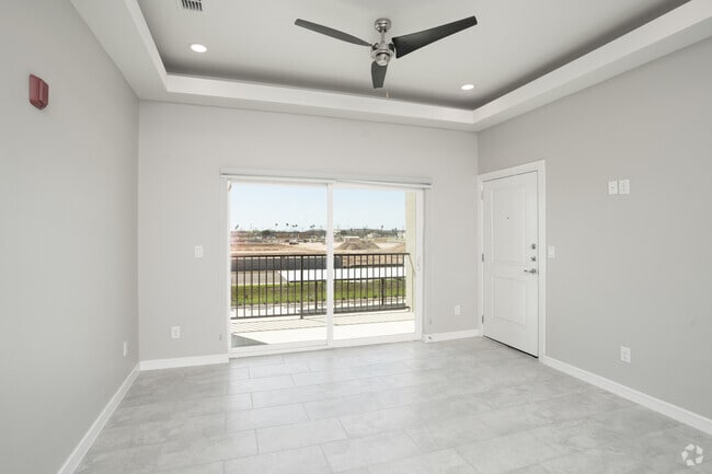 1BR, 1BA - 832SF - Living Room
