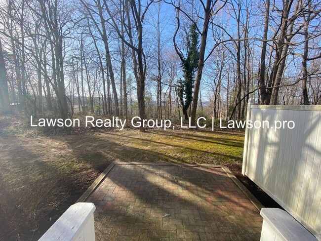 Photo - Beautiful, Spacious Crescent Home in Colon...
