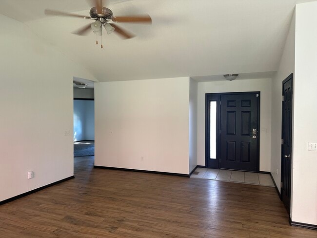 Photo - 647 S Hazelnut Ave