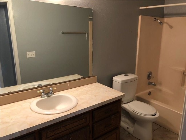 Photo - 911 Delarice St