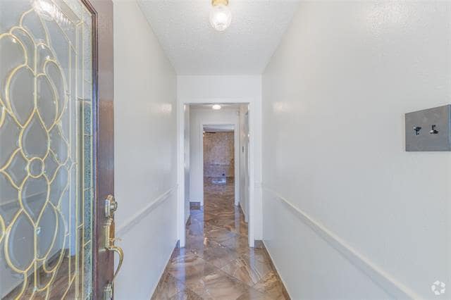 Building Photo - 2418 Ingleside Dr Rental