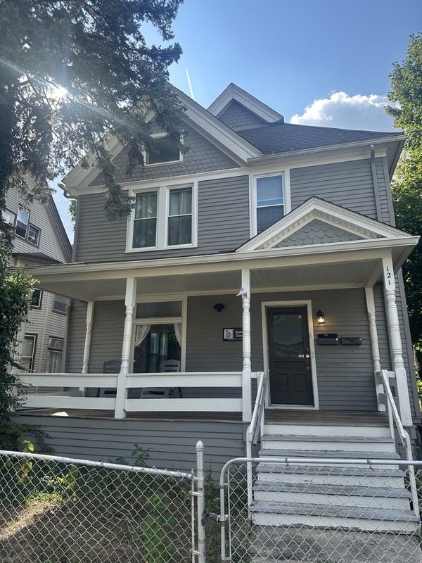 Photo - 121 College Pl
