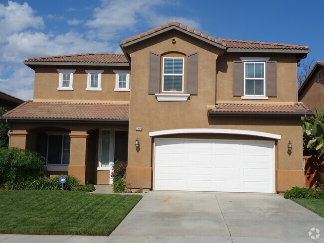Building Photo - Gorgeous 5 bedroom, 3 bath plus Loft - Mou...