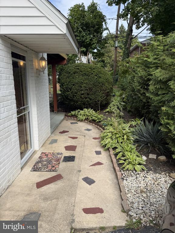 635 Lukens Ave