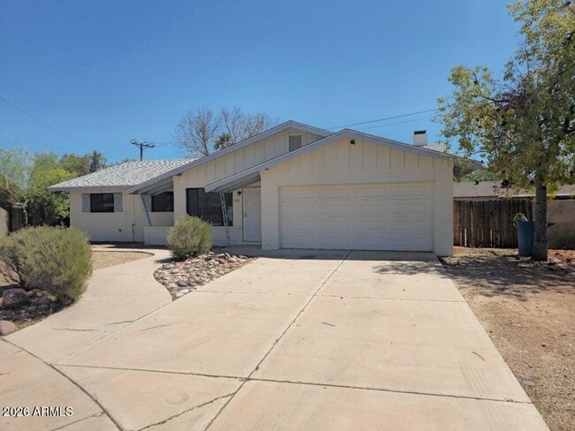 Building Photo - 133 E Del Rio Dr