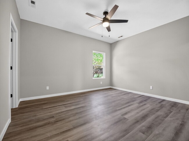 Photo - 43 Whitley Ln