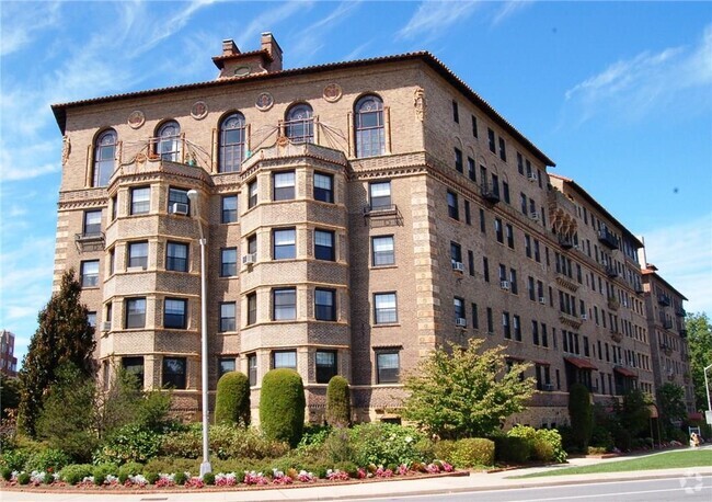 Building Photo - 14 N Chatsworth Ave Unit 7G Rental