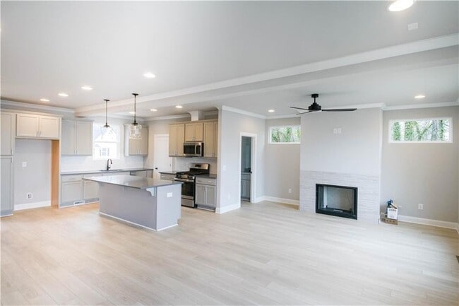 Photo - 1740 Bolton Rd NW
