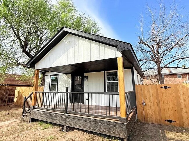 Photo - 5909 NW 40th St