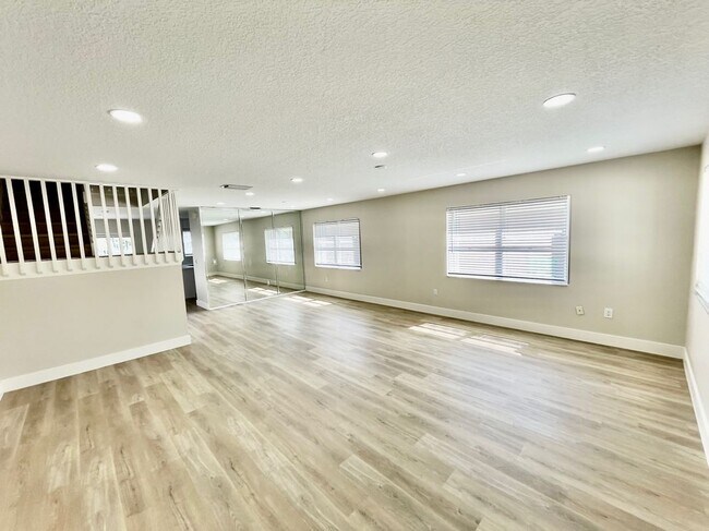12149 NW 34th St