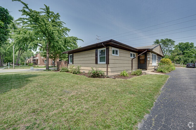 Building Photo - 637 Barnsdale Rd Rental