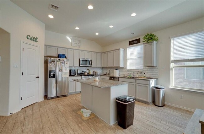 Photo - 401 Duroc Dr