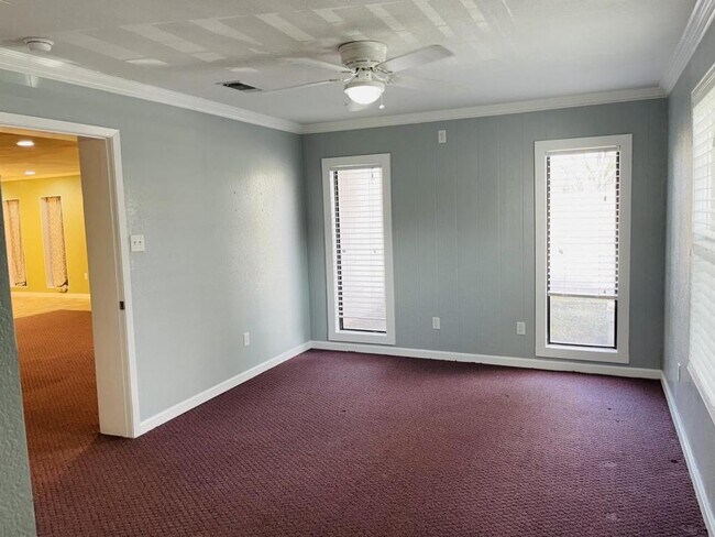 Photo - 306 N Davis St