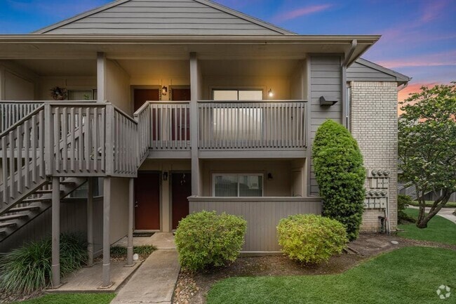 Building Photo - 1900 Bay Area Blvd Unit 214 Rental