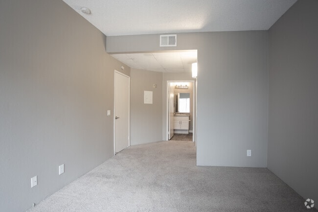 1BR, 1BA-690 SF - Canyon Crest