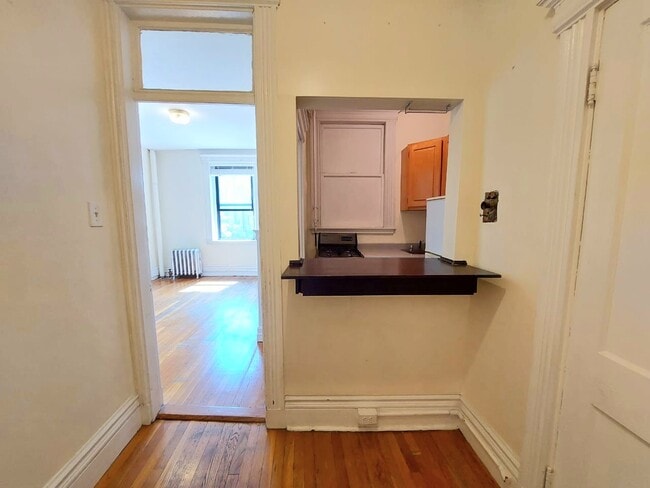 Building Photo - 1111 Boylston St Unit 44