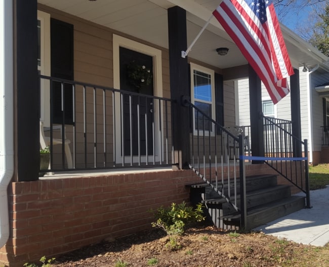 Photo - 312 Broad Dr SW