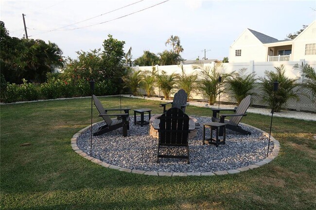 Photo - 5945 Venetian Blvd NE