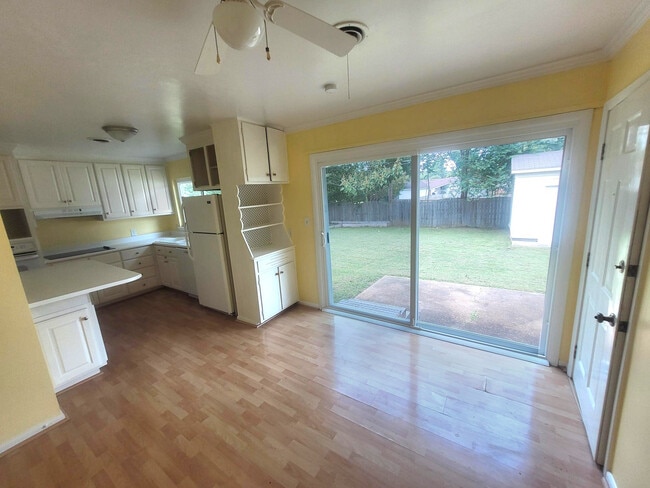 Photo - 2021 Greenbrier Rd
