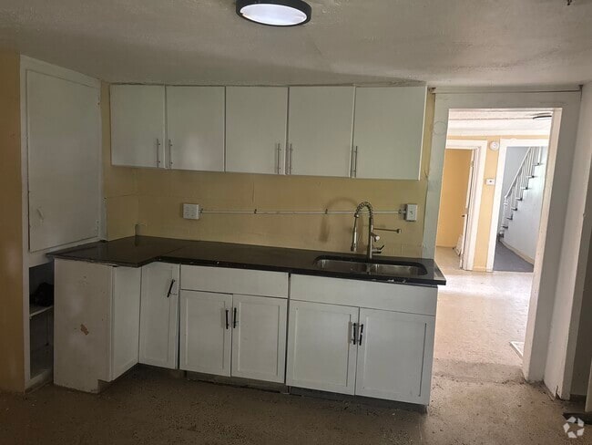 Kitchen - 143 York St Rental
