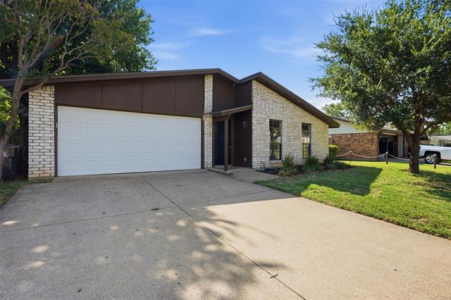 Photo - 2711 Treeview Dr