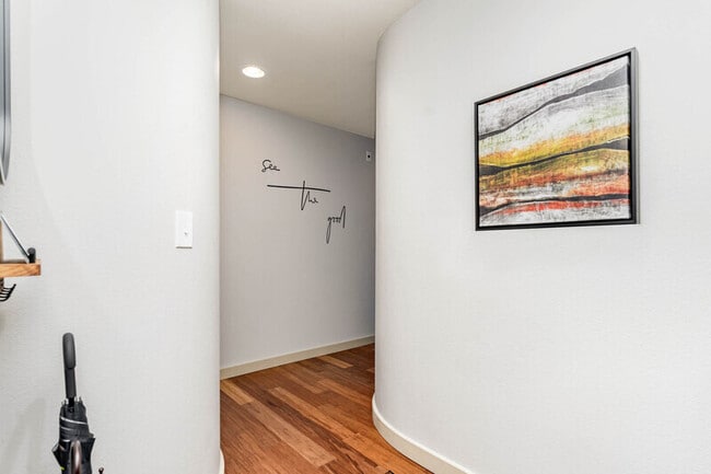 Photo - 2145 Dexter Ave N Unidad #205 Rental