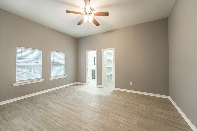 Photo - 212 Clifton St