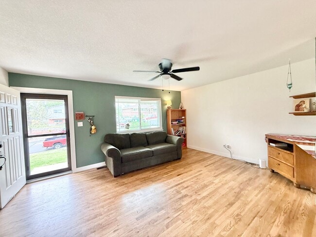 Photo - Renovated home on Yosemite for rent!