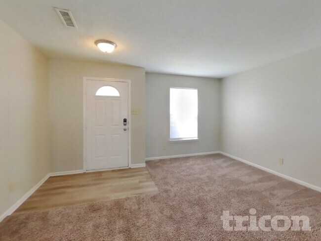 Photo - 712 Holly Rose Way