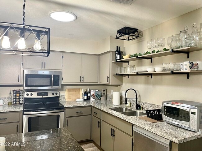 Photo - 812 N 86th Pl