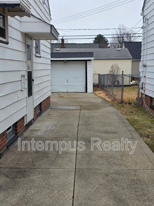 Photo - 3799 Salisbury Rd